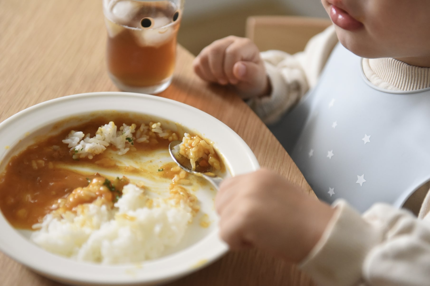 食べこぼしが減ってママも助かる！子どもとの食事に寄り添う「すくいやすうつわ」の話【インスタグラマーさんのもの選び】